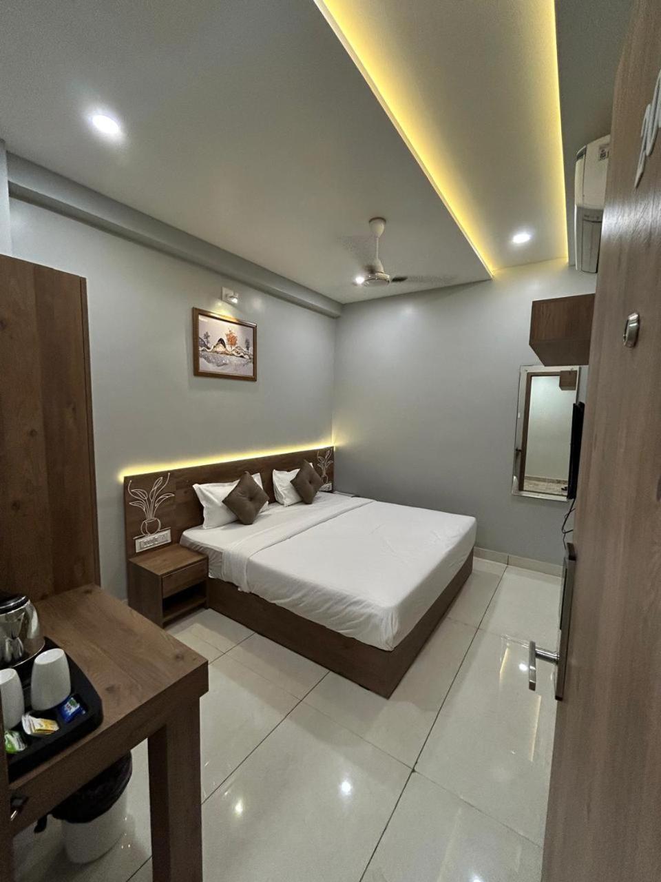 Hotel Holiday Icon Дварка Екстер'єр фото